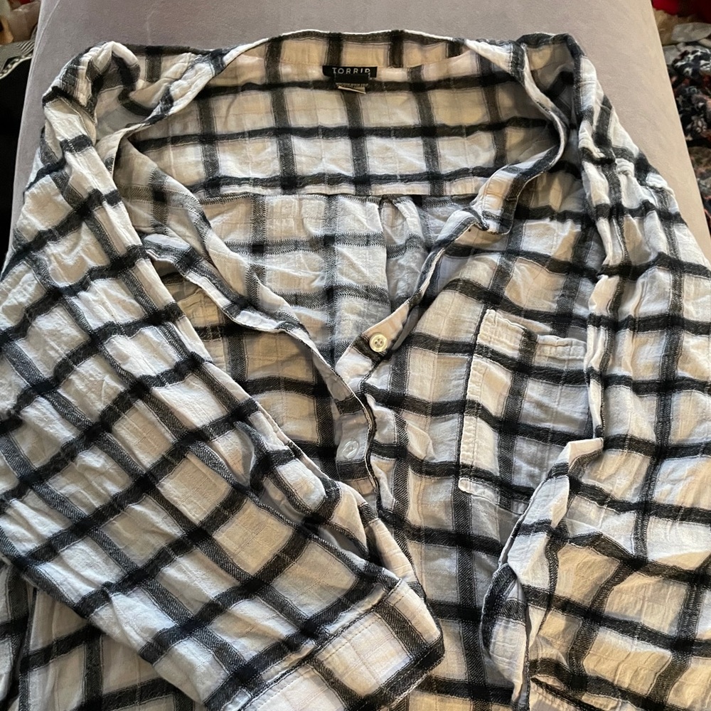 Black and white torrid button up shirt